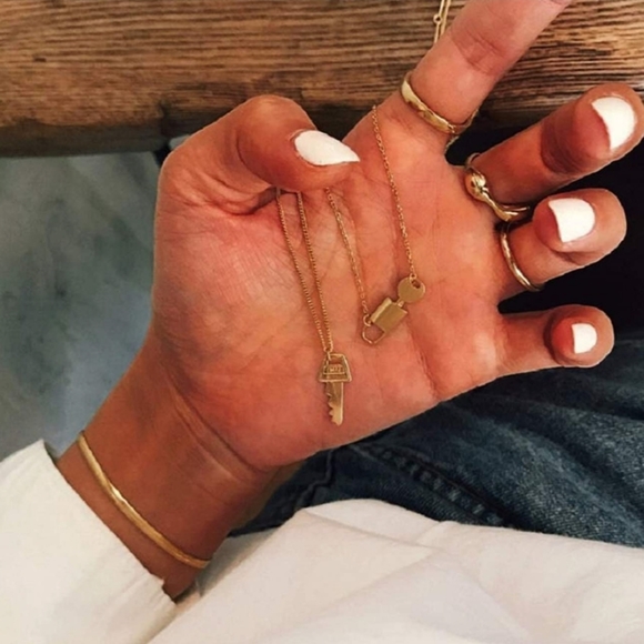 Tiny 18K Gold Lock and Key 🔑 Necklace 🔐 - Picture 4 of 6